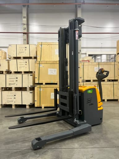Штабелер самоходный 1,5 т 5,0 м XILIN CTDR15-III Li-ion 24/230 В/Ач раздвижные вилы и опоры — фото 2